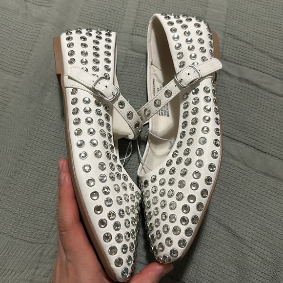 NWT Women's Issa Rhinestone Mary Jane
Ballet Flats with Memory Foam Insole. 9 - Picture 6 of 9